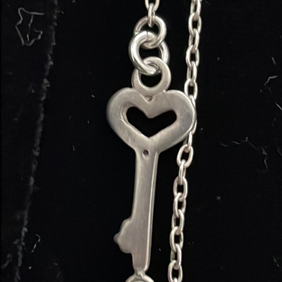 Adorable heart and key Silver necklace - Picture 5 of 7